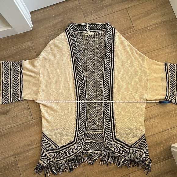 Ellison Woman’s Black Cream Fringe Knit Cardigan Geometric One Size - Picture 10 of 13
